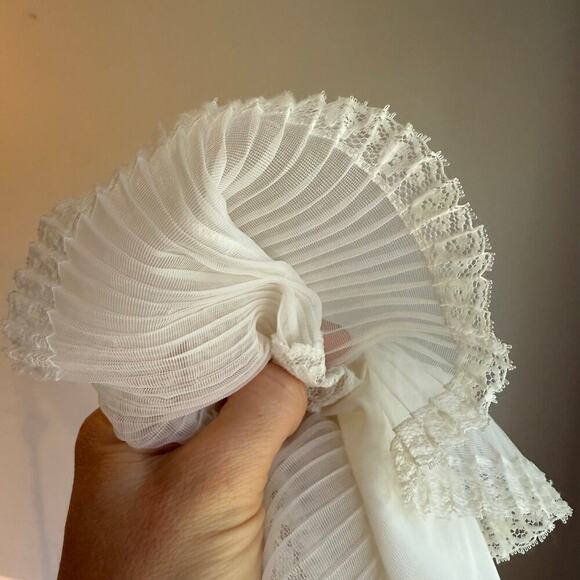 Gorgeous Vintage Silky Lace Slip Medium - Picture 10 of 10